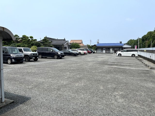 メリーマンションの駐車場