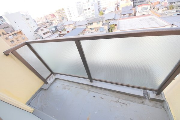 三条さやかビルのバルコニー