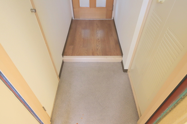 三条さやかビルの玄関