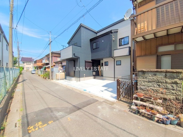 越谷市大成町 新築分譲住宅の前面道路含む現地写真