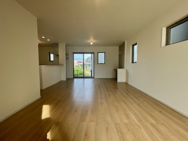 茅ヶ崎市柳島２丁目　新築戸建　全2棟のダイニング|20帖　LDK