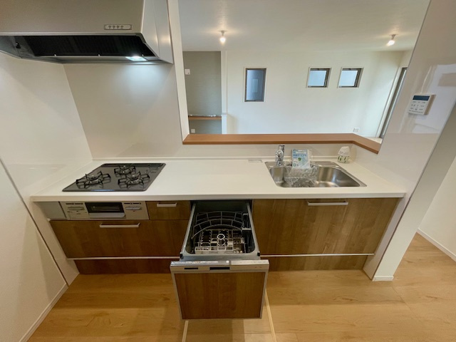 茅ヶ崎市柳島２丁目　新築戸建　全2棟のキッチン|食洗器付きシステムキッチン