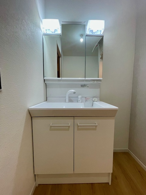 茅ヶ崎市柳島２丁目　新築戸建　全2棟の独立洗面台|三面鏡化粧台