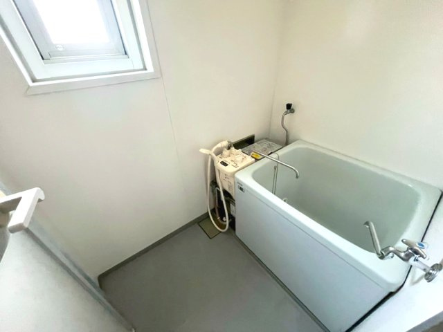 上高丸住宅1号棟の浴室|日々の疲れを癒すお風呂付です