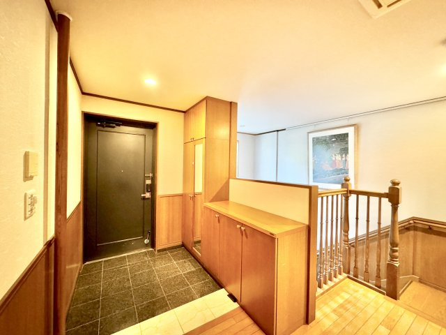 アートフォルム山手の玄関|広い玄関とホール