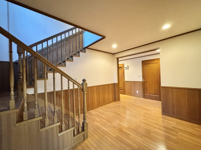 アートフォルム山手のエントランス|階下のホール