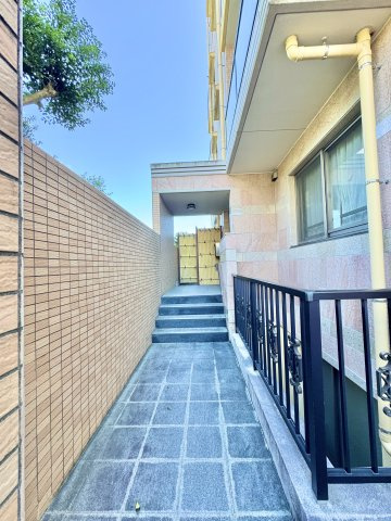 アートフォルム山手|共有エントランスではなく、ここだけの空間。戸建て感覚で生活できるすべてに余裕のあるマンションです。