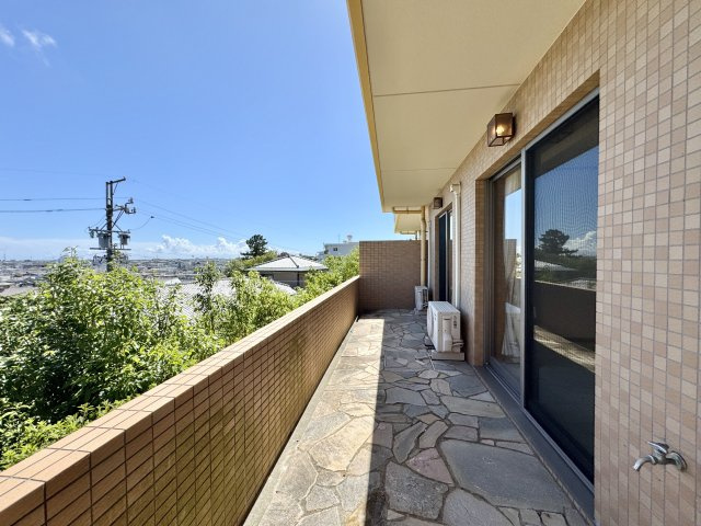 アートフォルム山手のその他|階下のバルコニー。高台なので見晴らしが良いです。