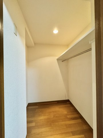 アートフォルム山手の収納|ウォークインクローゼット