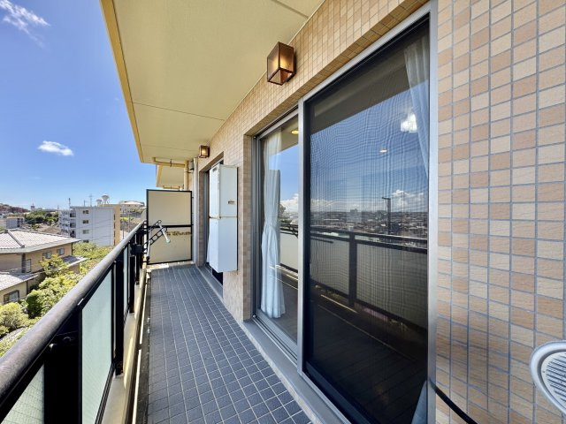 アートフォルム山手のバルコニー|東と南の2面バルコニー。海まで見渡せます。
