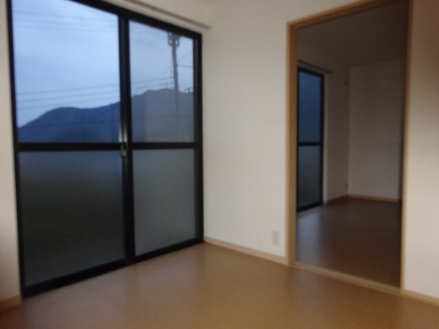 アメニティ寺前Ｂ棟の居間・リビング