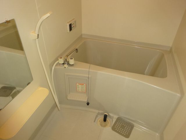 アメニティ寺前Ｂ棟の浴室