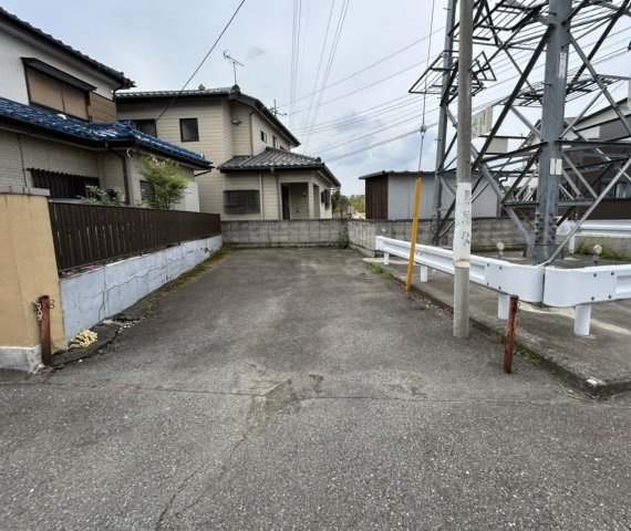前橋市下細井町  中古住宅の駐車場