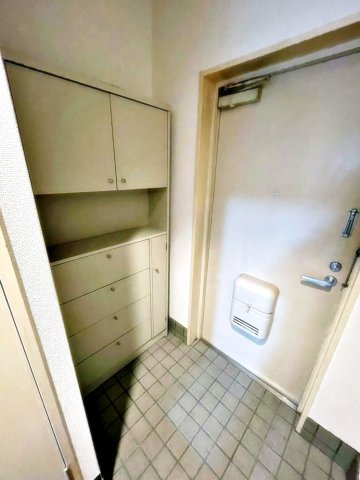 ロッキーハウスの玄関|落ち着いた玄関です