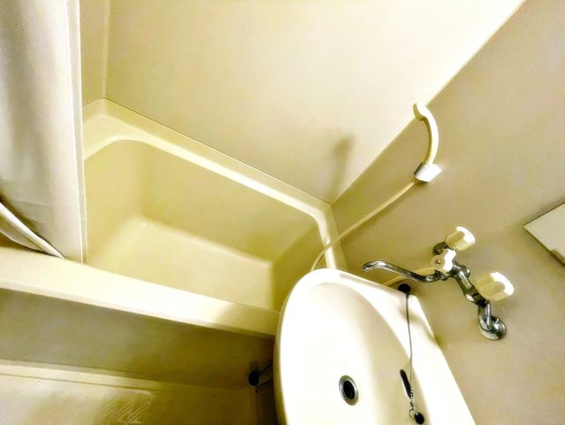 ロッキーハウスの浴室|日々の疲れを癒すお風呂付です