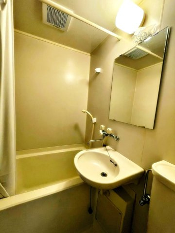 ロッキーハウスの浴室|落ち着いた空間のお風呂です