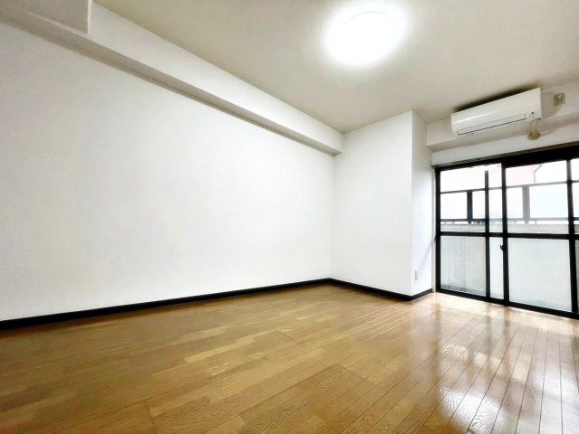 ロッキーハウスの居間・リビング|ゆったり過ごせる居間です