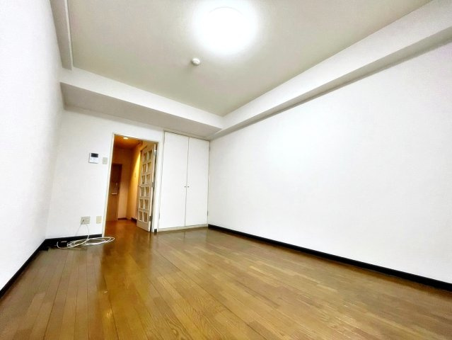 ロッキーハウスの居間・リビング|こちらの居間で趣味の時間をお楽しみください