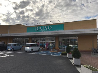 【周辺】 | メルヴェーユ天童A | ザ・ダイソーヨークタウン老野森店まで1,323ｍ