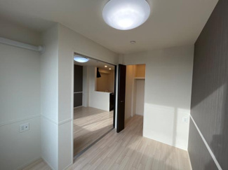 【内装】 | メルヴェーユ天童A | 南洋室（イメージ）