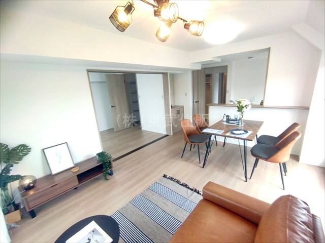 【居間・リビング】 | アーベイン朝霞エルディア | 日当たりの良いリビングダイニングです