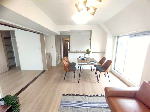 【居間・リビング】 | アーベイン朝霞エルディア | ご家族が集まるリビングは13.0帖の広さです