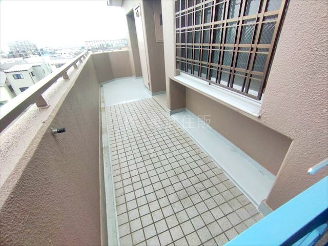 【構造・工法・仕様】 | アーベイン朝霞エルディア | 戸建て感覚の玄関ポーチ付き