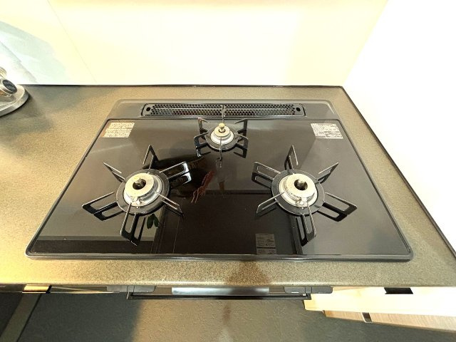 ルイマーブル乃木坂のキッチン|３口コンロ。大変綺麗にお使いです。