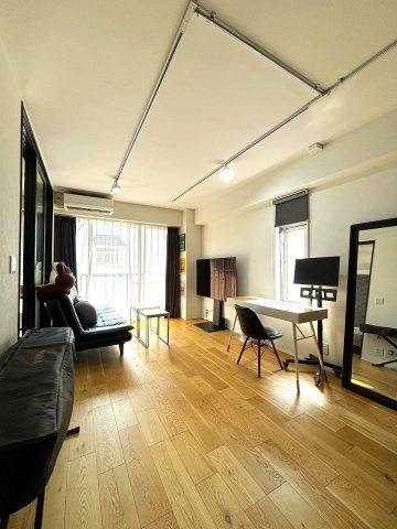 ルイマーブル乃木坂の居間・リビング|キッチン側から見たリビング