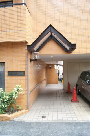 フラッツ池袋のエントランス
