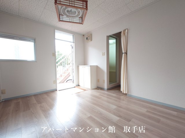 ムカイハラハイツAの居間・リビング