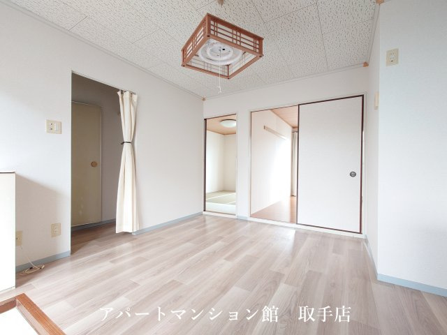 ムカイハラハイツAの居間・リビング