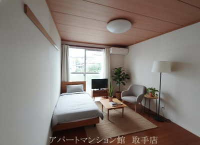 【居間・リビング】 | ムカイハラハイツA | CGで家具等を配置したものです。実際に家具等は含まれません。