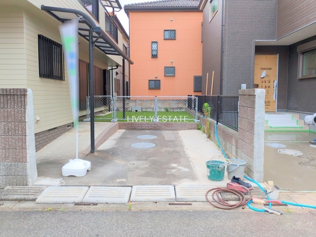 越谷市大字平方 中古戸建の駐車場