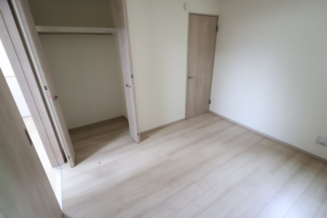 《仲介手数料無料》上尾市大字上尾下1056-1(A号棟)新築一戸建てハートフルタウンの洋室|撮影日 2025年9月18日 13:30 晴れ