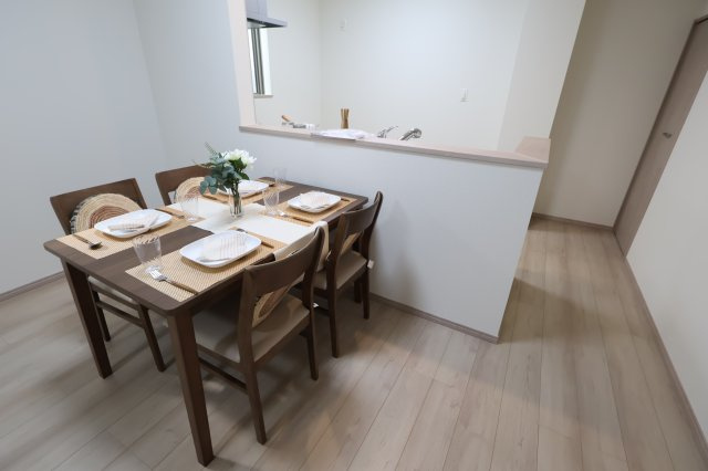 《仲介手数料無料》上尾市大字上尾下1056-1(A号棟)新築一戸建てハートフルタウンの居間・リビング|撮影日 2025年9月18日 13:30 晴れ