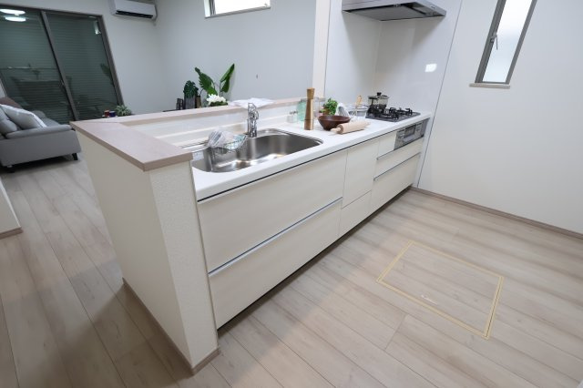 《仲介手数料無料》上尾市大字上尾下1056-1(A号棟)新築一戸建てハートフルタウンのキッチン|撮影日 2025年9月18日 13:30 晴れ