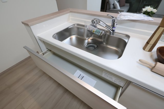 《仲介手数料無料》上尾市大字上尾下1056-1(A号棟)新築一戸建てハートフルタウンのキッチン|撮影日 2025年9月18日 13:30 晴れ