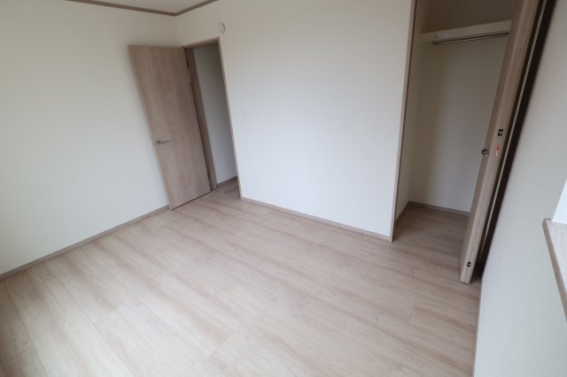 《仲介手数料無料》上尾市大字上尾下1056-1(A号棟)新築一戸建てハートフルタウンの洋室|撮影日 2025年9月18日 13:30 晴れ