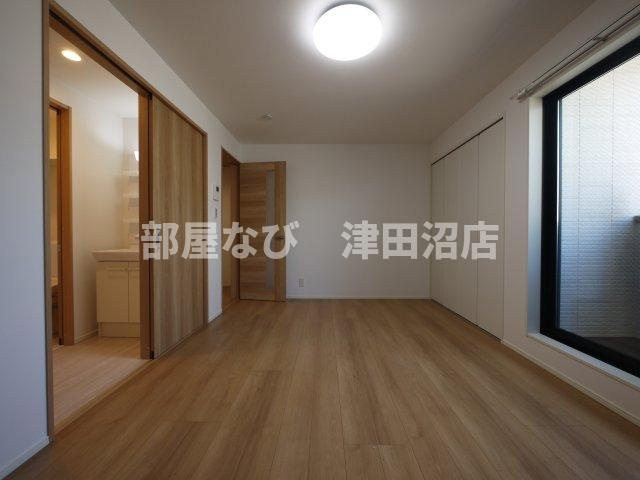 船橋市西習志野３丁目のアパートの居間・リビング|広々と使い勝手の良い居室です