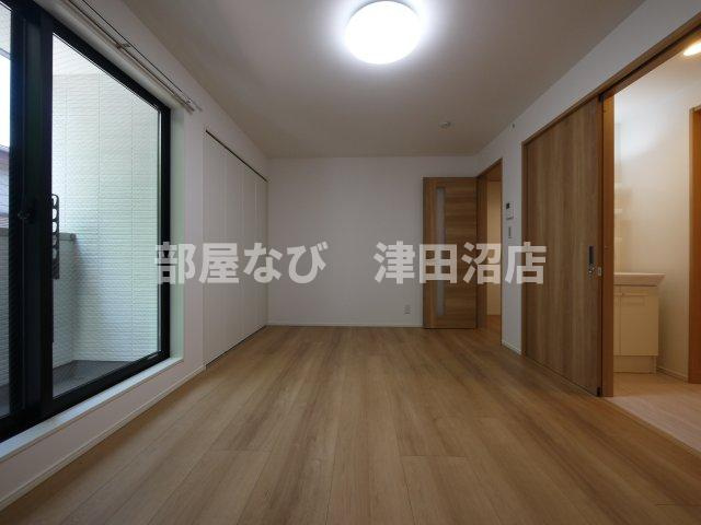 船橋市西習志野３丁目のアパートの居間・リビング|広々と使える居室です