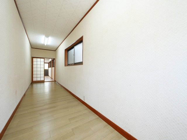 西九条町貸家の洋室|きれいな洋室です