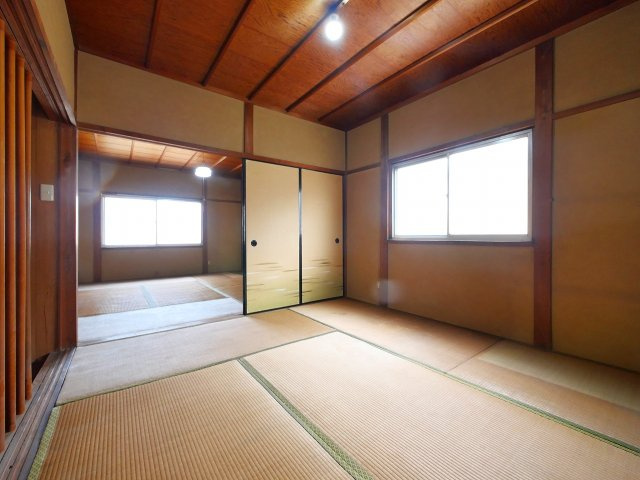 西九条町貸家の和室|畳の上でゆっくりとくつろげる和室です