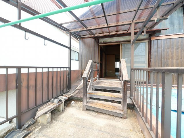 西九条町貸家のバルコニー
