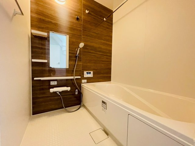 【価格改定】長岡京市井ノ内南内畑の浴室|アクセントパネルがお洒落な浴室空間。