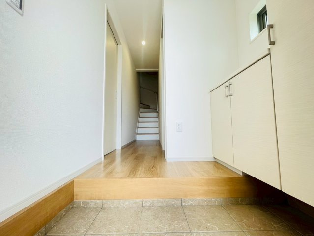 【価格改定】長岡京市井ノ内南内畑の玄関|インテリアスペース、シューズボックスもございます！