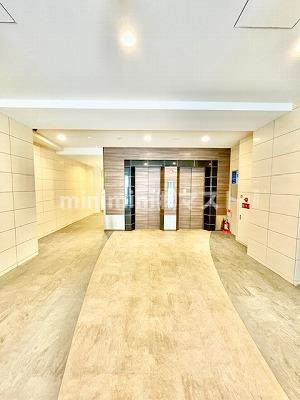セレニテ本町refletのロビー