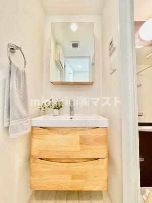 セレニテ本町refletの洗面所