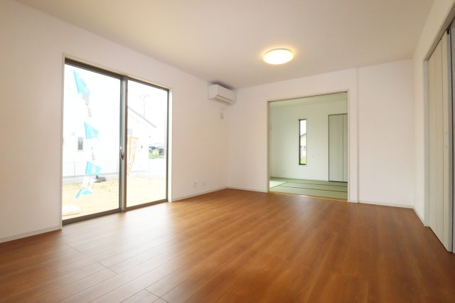 矢吹町八幡町　　　1号棟　　善郷小学校、矢吹中学区の居間・リビング