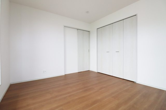 矢吹町八幡町　　　1号棟　　善郷小学校、矢吹中学区の洋室